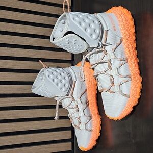 Under ArmourHOVR Summit FT Cuff | Size M 7.5 / W 9